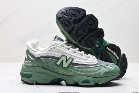 New Balance 1000 series running shoes for men and women, suitable for casual sports.