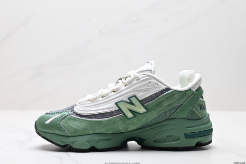 New Balance 1000 series running shoes for men and women, suitable for casual sports.