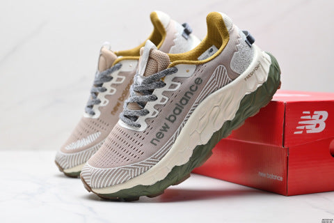 New Balance MTMORLY3 running shoes, shock-absorbing running shoes, platform sole for added height, versatile and stylish.