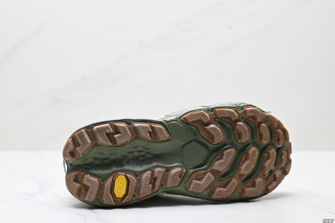 New Balance MTMORLY3 running shoes, shock-absorbing running shoes, platform sole for added height, versatile and stylish.