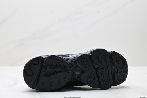 New Balance 1000 series athletic shoes, comfortable, slip-resistant, durable, and suitable for casual wear.