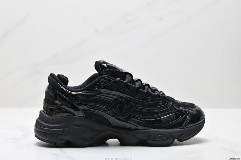 New Balance 1000 series athletic shoes, comfortable, slip-resistant, durable, and suitable for casual wear.