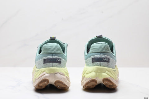 New Balance MTMORLY3 running shoes, shock-absorbing running shoes, platform sole for added height, versatile and stylish.
