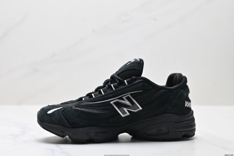 New Balance 1000 series athletic shoes, running shoes, comfortable, slip-resistant and durable.