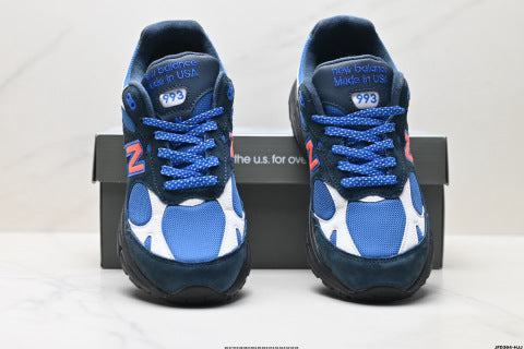New Balance Made in USA MR993 series running shoes, classic and versatile, suitable for casual and athletic wear.