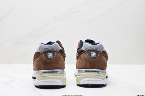 New Balance NB 990 series running shoes, athletic shoes, breathable mesh upper, comfortable, non-slip, casual wear.
