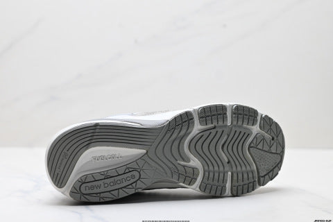 New Balance NB 990 series athletic shoes, running shoes, men's and women's shoes, breathable mesh upper, casual shoes.