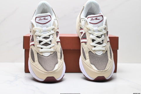 New Balance NB 990 series running shoes for men and women, breathable mesh upper, suitable for sports and leisure.