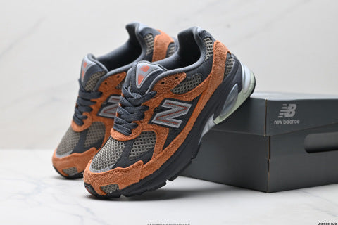 New Balance M2010 series running shoes, athletic shoes, breathable and cushioned mesh, casual wear.