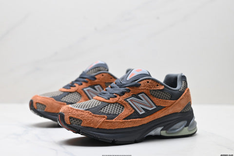 New Balance M2010 series running shoes, athletic shoes, breathable and cushioned mesh, casual wear.