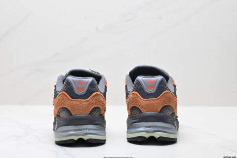 New Balance M2010 series running shoes, athletic shoes, breathable and cushioned mesh, casual wear.