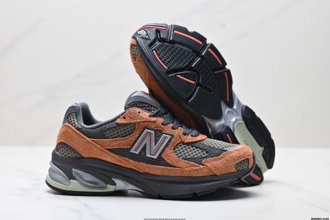 New Balance M2010 series running shoes, athletic shoes, breathable and cushioned mesh, casual wear.