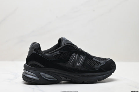New Balance M2010 series running shoes, athletic shoes, breathable mesh, slip-resistant, wear-resistant, and cushioning.
