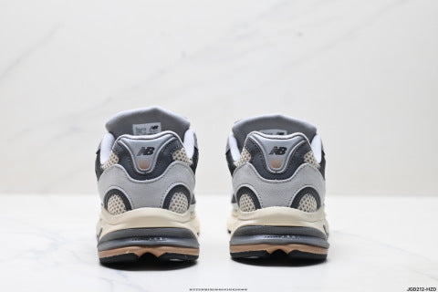 New Balance 2010 series athletic shoes, chunky style, breathable mesh fabric, suitable for running and casual wear.