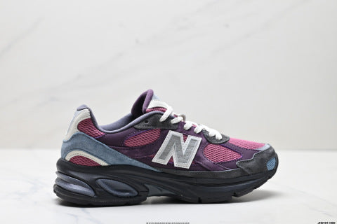 New Balance M2010 series running shoes, featuring a dad-style design with breathable mesh fabric, suitable for casual sports.