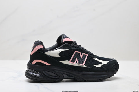New Balance 2010 series athletic shoes, running shoes, retro dad style, mesh casual style.