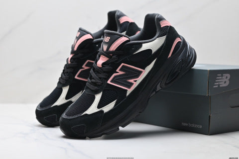 New Balance 2010 series athletic shoes, running shoes, retro dad style, mesh casual style.