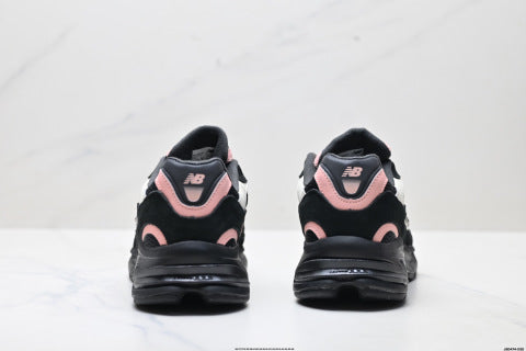 New Balance 2010 series athletic shoes, running shoes, retro dad style, mesh casual style.