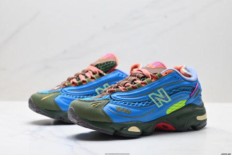 New Balance 1000 series running shoes, athletic shoes, comfortable, non-slip, low-top casual style.