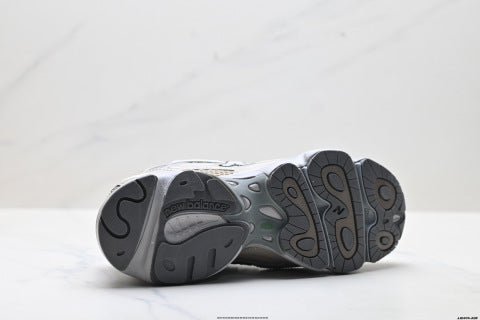 New Balance 1000 series athletic shoes, running shoes, comfortable, slip-resistant, durable, and casual.