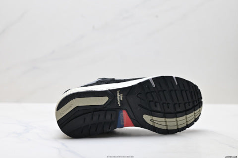 New Balance 992 series running shoes, classic casual sports shoes, versatile chunky sneakers.