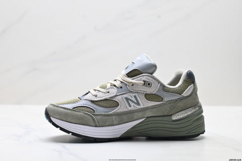 New Balance 992 series athletic running shoes, classic casual style, versatile.