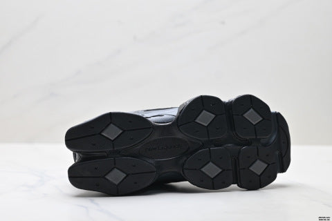 New Balance M2000 series running shoes: stylish, versatile, shock-absorbing, slip-resistant, and durable.