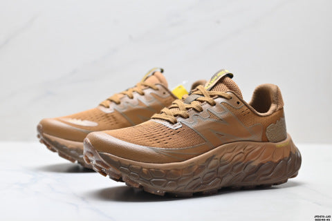 New Balance MTMORLY3 running shoes: Thick sole for added height and cushioning, versatile and stylish.