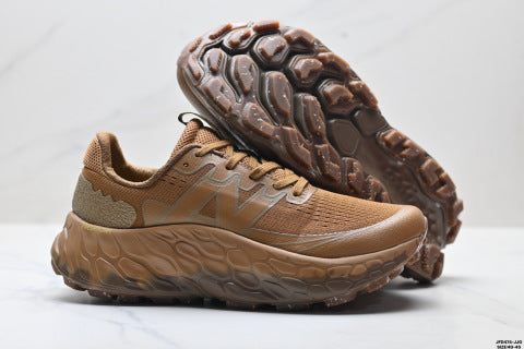 New Balance MTMORLY3 running shoes: Thick sole for added height and cushioning, versatile and stylish.