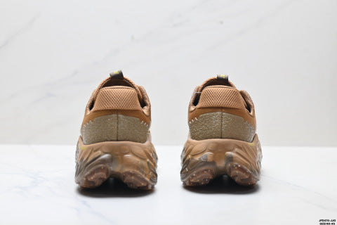New Balance MTMORLY3 running shoes: Thick sole for added height and cushioning, versatile and stylish.