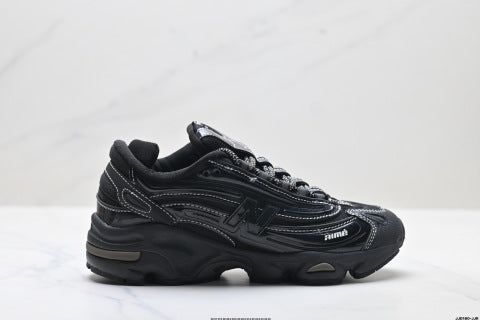 New Balance 1000 series athletic shoes, low-top dad style casual running shoes