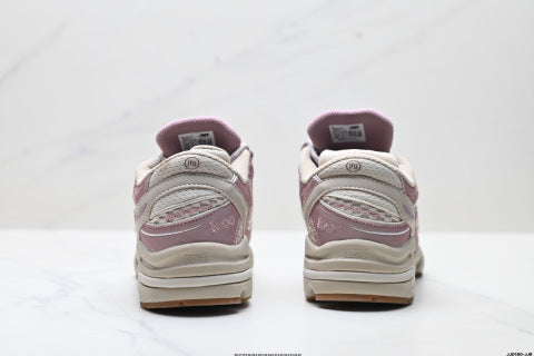 New Balance 1000 series sneakers, low-top dad style, casual running shoes