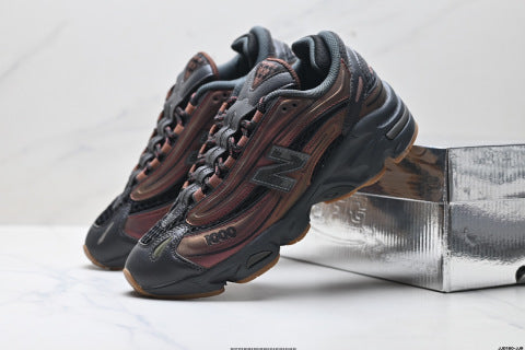 New Balance 1000 series athletic shoes, running shoes, slip-resistant, durable, breathable, casual shoes.