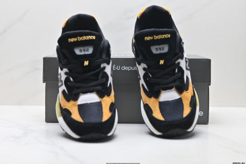 New Balance 992 series sneakers, classic casual, versatile chunky running shoes.