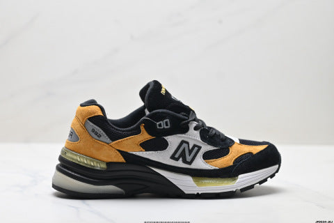New Balance 992 series sneakers, classic casual, versatile chunky running shoes.