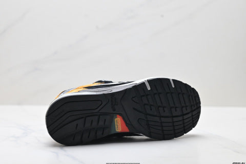 New Balance 992 series running shoes: classic retro style, versatile for casual and athletic wear.