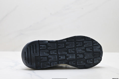New Balance 5740 series running shoes, athletic shoes, slip-resistant, wear-resistant, and cushioned.