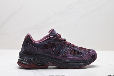 New Balance 2010 Series Sneakers: Durable and Breathable Mesh Fabric for Casual Running