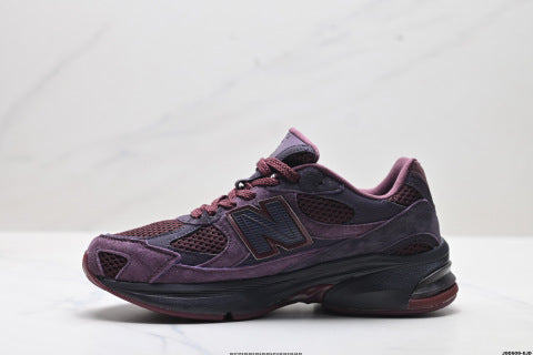 New Balance 2010 Series Sneakers: Durable and Breathable Mesh Fabric for Casual Running