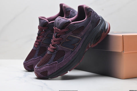 New Balance 2010 Series Sneakers: Durable and Breathable Mesh Fabric for Casual Running