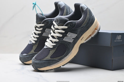 New Balance 2002R running shoes, athletic shoes, comfortable, slip-resistant, durable, and casual.