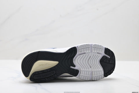New Balance NB 990 series running shoes, athletic shoes, breathable mesh upper, low-top casual shoes.