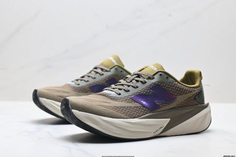 New Balance FuelCell running shoes: Simple mesh fabric, non-slip, wear-resistant, breathable, and lightweight.