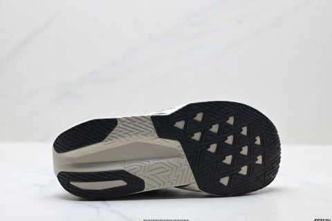 New Balance FuelCell running shoes: Simple mesh fabric, non-slip, wear-resistant, breathable, and lightweight.