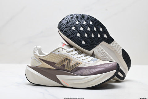New Balance FuelCell running shoes, featuring a simple mesh design, slip-resistant, durable, breathable, and lightweight construction.