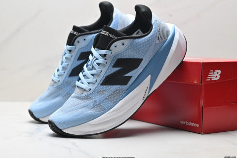New Balance FuelCell running shoes, athletic shoes, simple design, slip-resistant, durable, breathable and lightweight.