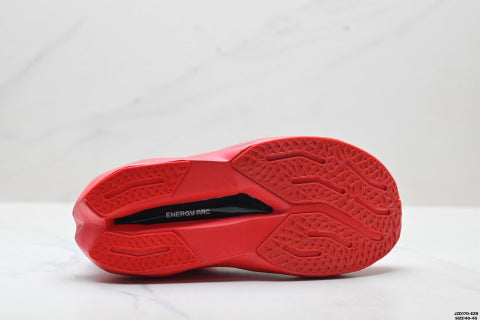 New Balance FuelCell running shoes: Simple mesh fabric, slip-resistant, durable, breathable, and lightweight.