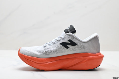 New Balance FuelCell athletic shoes, running shoes, simple mesh fabric, non-slip, wear-resistant, breathable and lightweight.