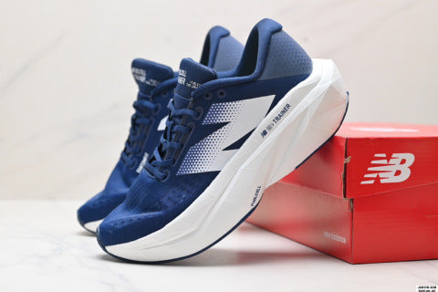 New Balance FuelCell running shoes: Simple mesh fabric, slip-resistant, durable, breathable, and lightweight.