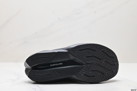 New Balance FuelCell athletic shoes, running shoes, simple mesh fabric, non-slip, wear-resistant, breathable and lightweight.
